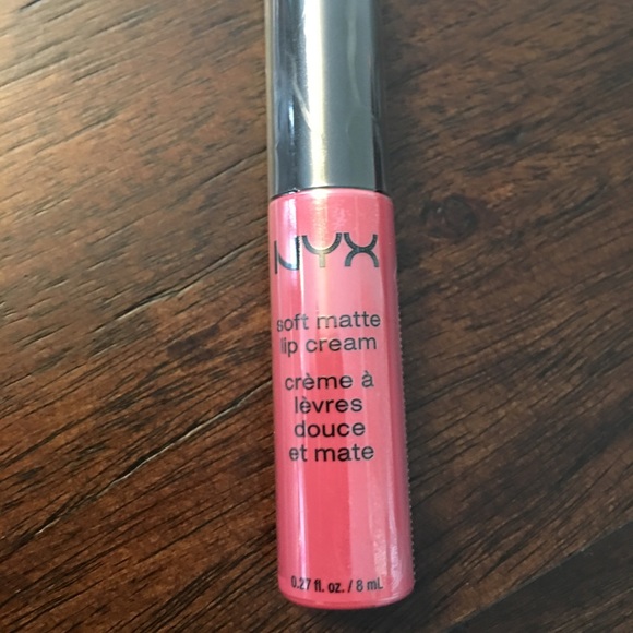 New Nyx soft matte lip cream 0.27 oz/ml sample sz - Picture 2 of 4